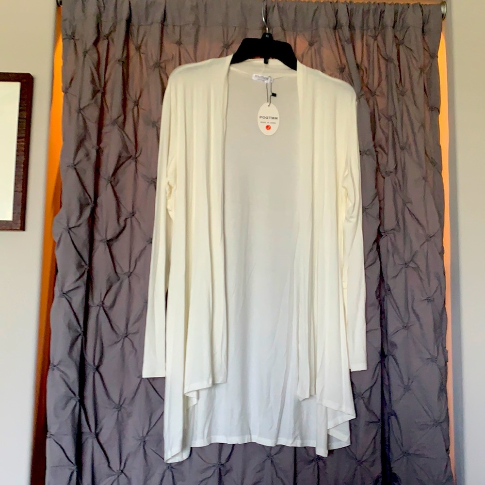 Cardigan- light weight withe pockets
